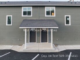 215 W 1st St in Warden, WA - Building Photo