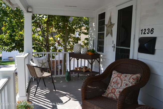 property at 1236 Maplewood Rd