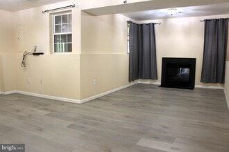 42856 Golf View Dr in Chantilly, VA - Building Photo - Building Photo