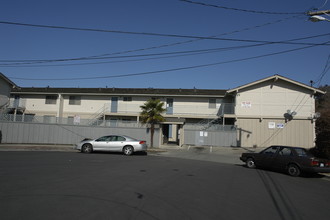 Belvedere Court Apartments in Hayward, CA - Building Photo - Building Photo