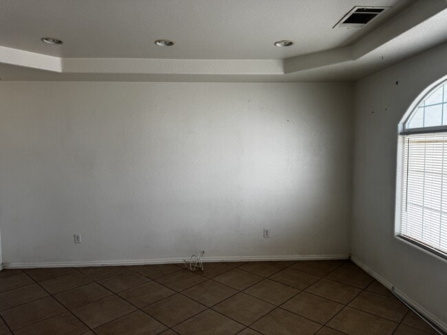 16324 Victoria Dr in Victorville, CA - Building Photo - Building Photo
