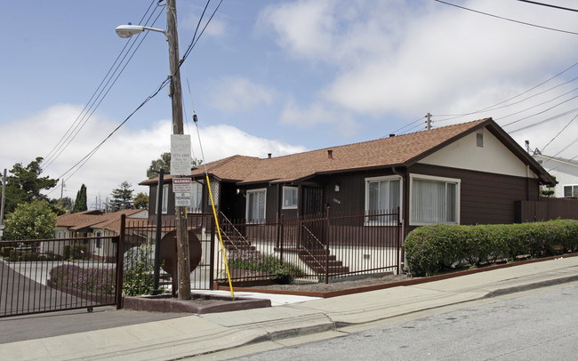 Carriage Court in San Leandro, CA - Building Photo - Building Photo