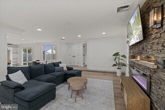 5 Burgess Ln in Willingboro, NJ - Building Photo - Building Photo