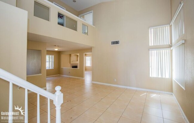 8089 Cimarron Meadows Way in Las Vegas, NV - Building Photo - Building Photo