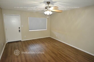 8422 N 42nd Dr in Phoenix, AZ - Foto de edificio - Building Photo