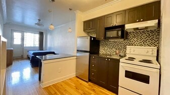 3617 Sainte-Famille Rue in Montréal, QC - Building Photo