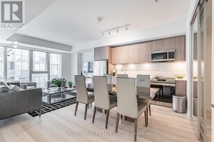 357 King St W in Toronto, ON - Building Photo