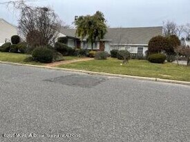 6 Dwight Dr in Ocean Township, NJ - Building Photo