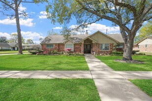 5058 Yarwell Dr in Houston, TX - Building Photo