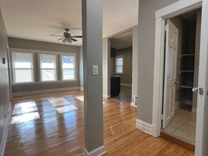 856 N Mayfield Ave, Unit 2S in Chicago, IL - Foto de edificio - Building Photo