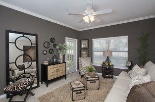 Stoneleigh on Spring Creek in Garland, TX - Building Photo