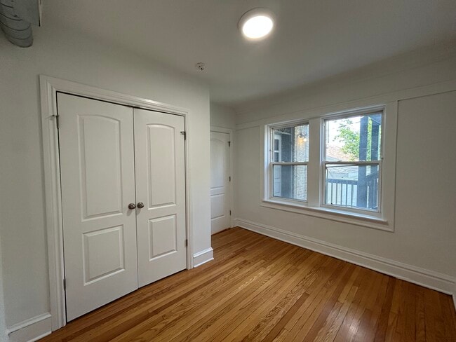 3018 N Karlov Ave, Unit 1 in Chicago, IL - Foto de edificio - Building Photo