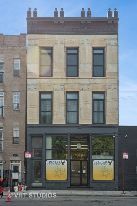 1629 W Grand Ave in Chicago, IL - Building Photo