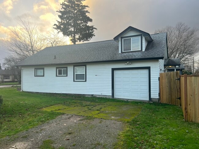 929 E 57th St in Tacoma, WA - Building Photo - Building Photo