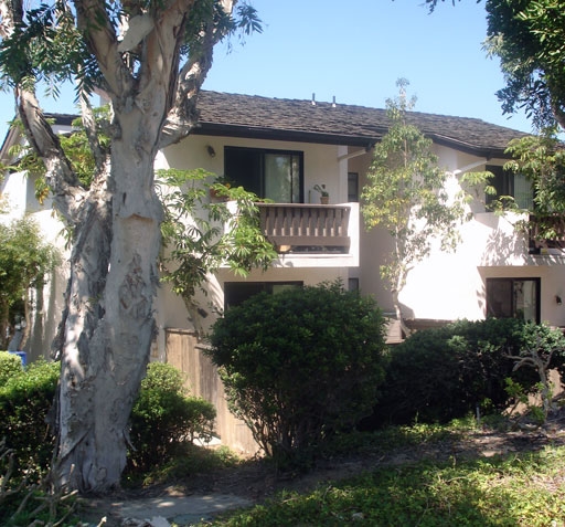 25-35 E J St in Encinitas, CA - Foto de edificio