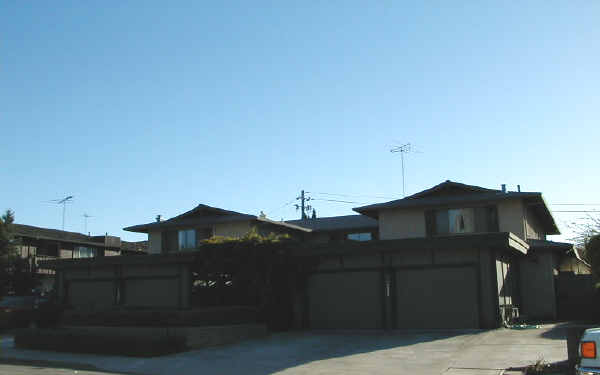 10327 Alpine Dr in Cupertino, CA - Building Photo - Building Photo