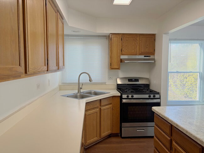 241 E Palatine Rd, Unit 201 in Palatine, IL - Building Photo - Building Photo