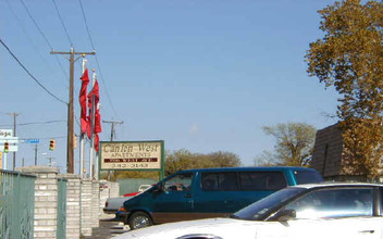 Canlen West Apartments in San Antonio, TX - Building Photo - Building Photo