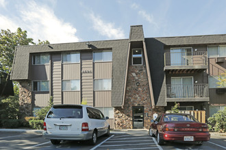 Evergreen Pointe in Vancouver, WA - Building Photo - Building Photo