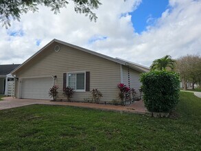 14912 SW 143rd Ct in Miami, FL - Building Photo - Building Photo