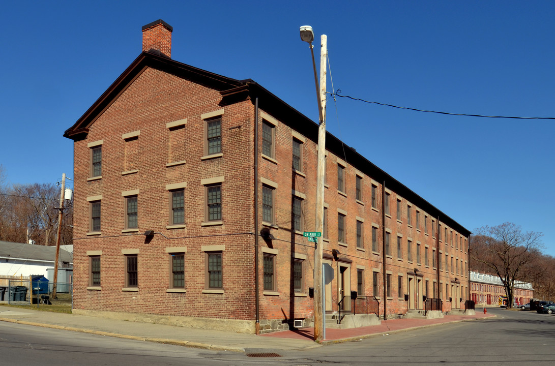 29 & 39 Olmstead St in Cohoes, NY - Foto de edificio