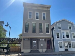 145 Main St, Unit 7 in Newmarket, NH - Building Photo - Building Photo