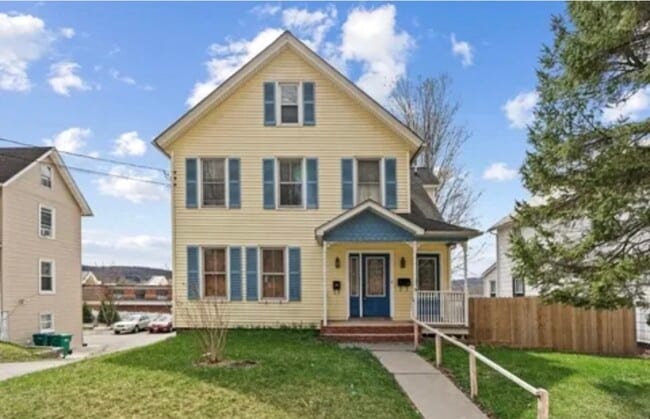 54 Hamburg Ave, Unit 2