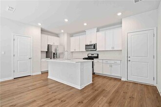 279 Wells Cir in Holly Springs, GA - Building Photo - Building Photo