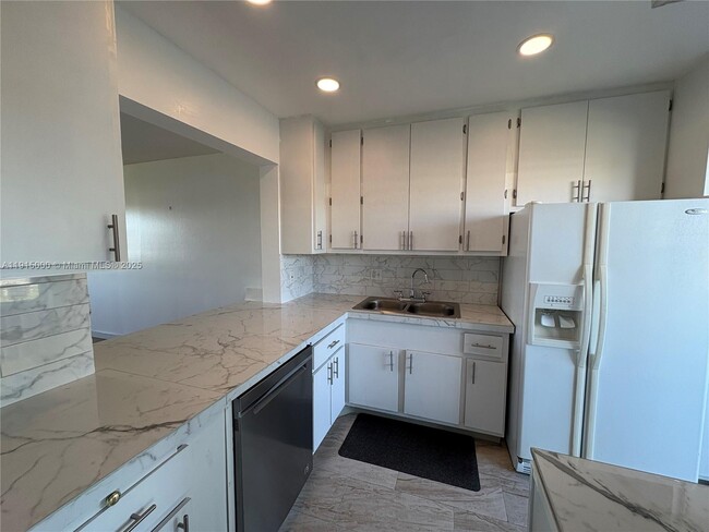 property at 2223 Park Ln