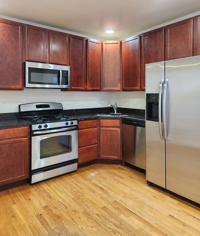 property at 2856 W Rosemont Ave