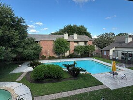 6500 Harbor Town Dr in Houston, TX - Building Photo