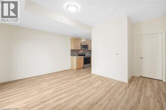 301 Westmount Rd W in Kitchener, ON - Building Photo - Building Photo