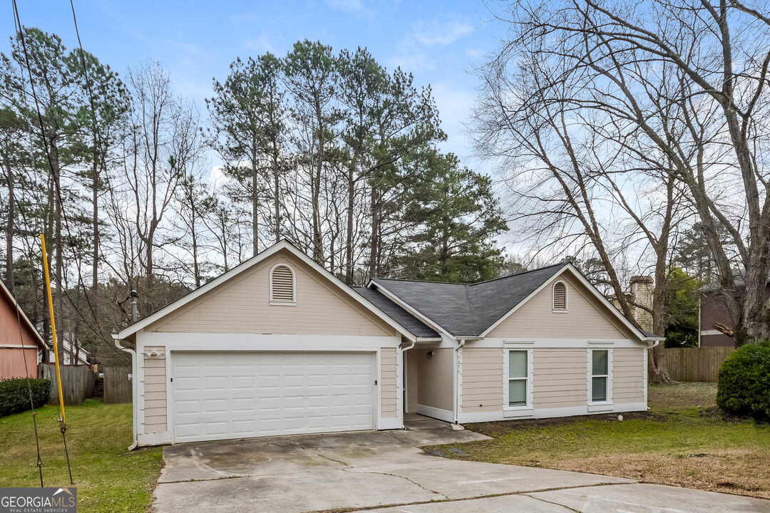 5456 Panola Downs Rd in Lithonia, GA - Building Photo