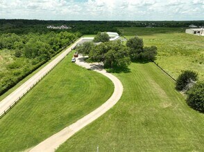 16435 Telge Rd in Cypress, TX - Foto de edificio - Building Photo