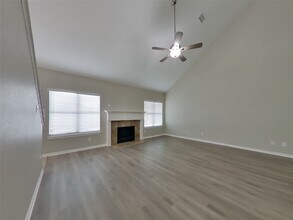 963 Oak Lynn Dr in Willis, TX - Building Photo - Building Photo