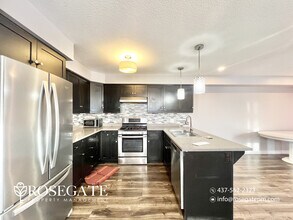 816 Stonegate Dr in Woodstock, ON - Building Photo - Building Photo