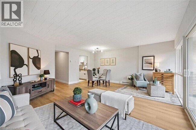 105 Conroy Crescent in Guelph, ON - Building Photo - Building Photo