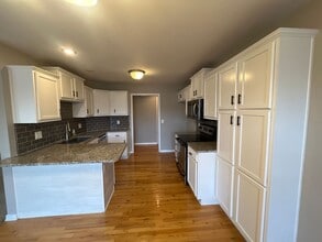 5733 S Lexington Ave in Springfield, MO - Building Photo - Building Photo