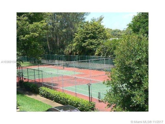 128 S Cypress Rd in Pompano Beach, FL - Building Photo - Building Photo