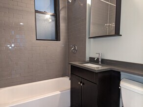 4419 N Wolcott Ave, Unit 4421-A3 in Chicago, IL - Building Photo - Building Photo