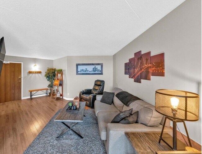 150 Park St W in Windsor, ON - Foto de edificio - Building Photo