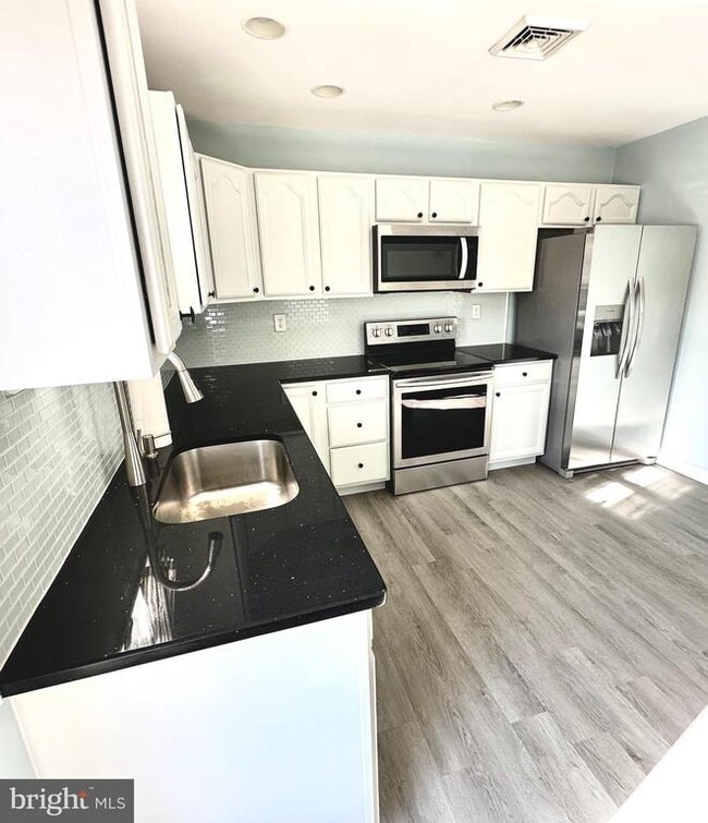 property at 4672 Umbria St