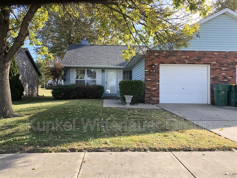 914 Terrace Ct in O'Fallon, IL - Foto de edificio