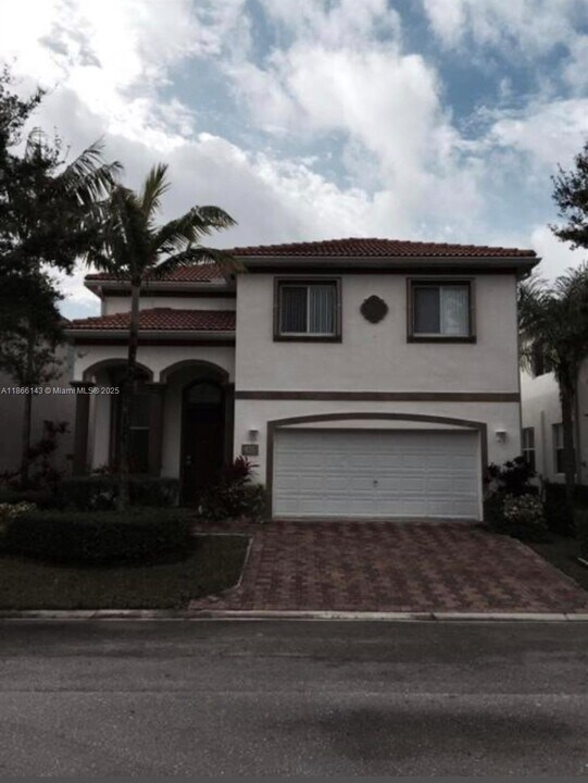 1309 Alicante Ct in Riviera Beach, FL - Building Photo