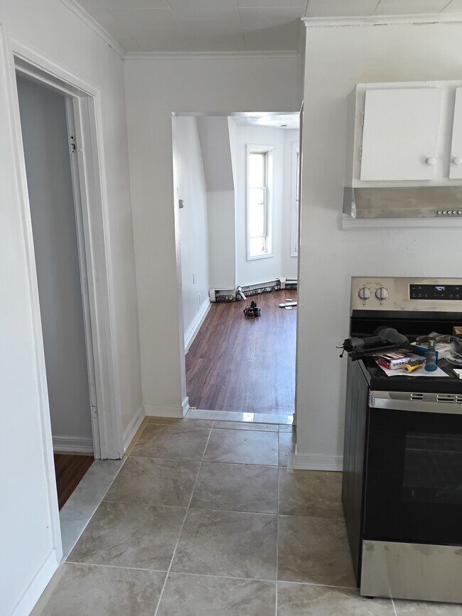 10 Flint St, Unit 2 in Lynn, MA - Building Photo - Building Photo
