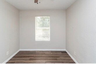 5633 Curzon Ave in Fort Worth, TX - Foto de edificio - Building Photo