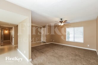 12215 N 36th St in Phoenix, AZ - Foto de edificio - Building Photo