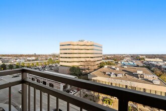101 S Center St in Arlington, TX - Building Photo - Building Photo