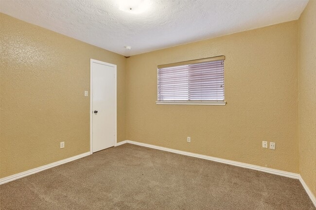 6030 Gallant Forest Dr