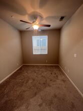3910 Saginaw Ave in Clovis, CA - Foto de edificio - Building Photo